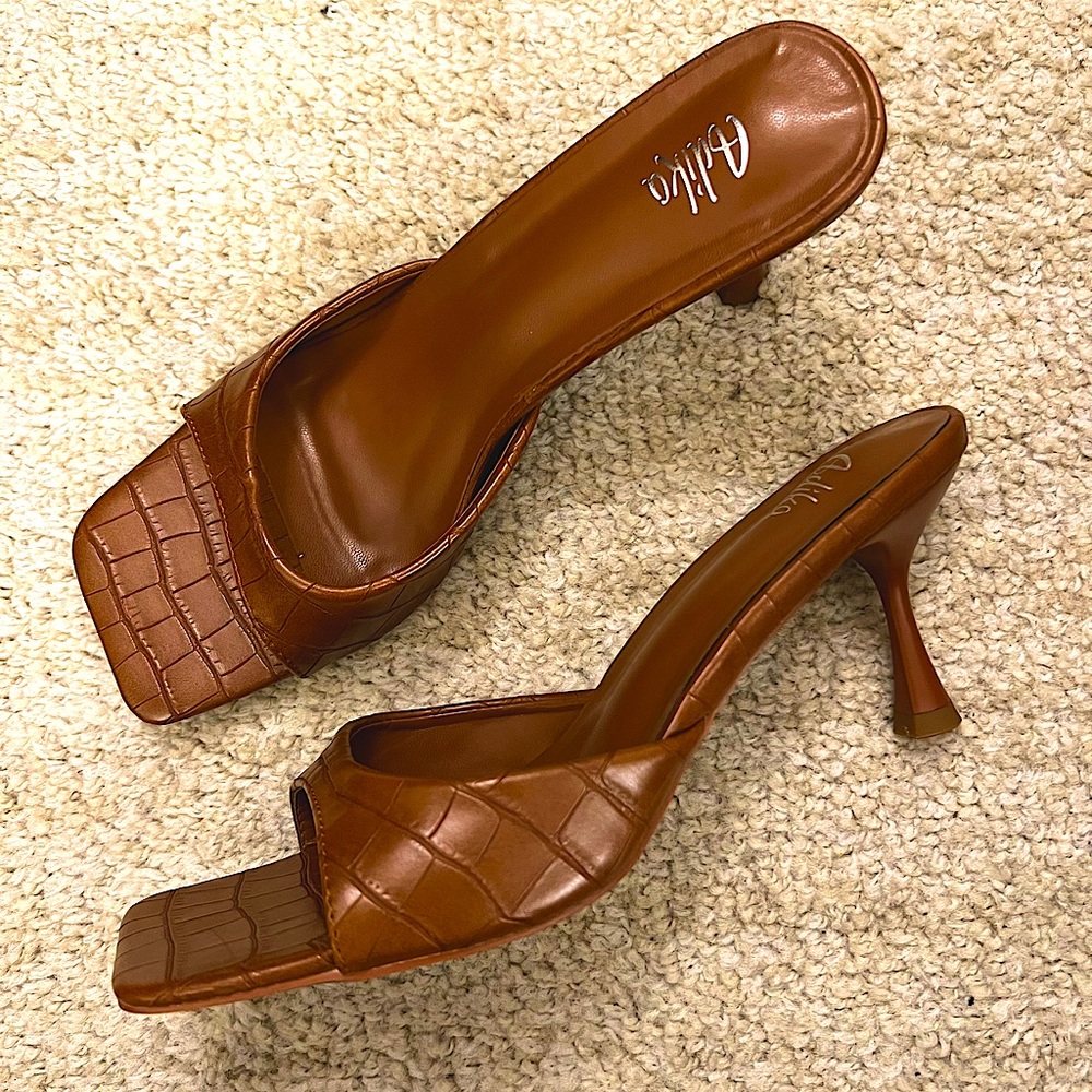 Adika Crocodile Print Brown Heels Size 6.5
